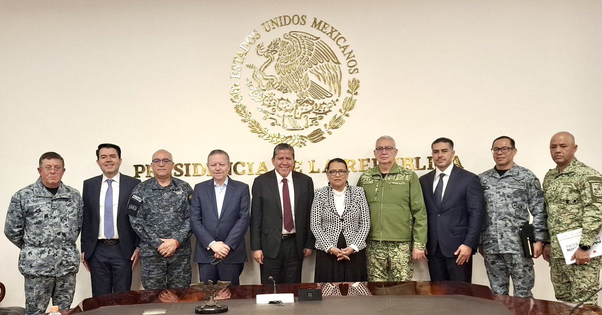 #Hoy por la mañana, en el espacio del  Gabinete de Seguridad, saludamos la visita de la Mesa de Paz de #Zacatecas, encabezada por el gobernador <a href="/DavidMonrealA/">David Monreal Ávila</a>. Estuvimos titulares de @SEDENAmx, <a href="/SEMAR_mx/">SEMAR México</a>, <a href="/SSPCMexico/">Secretaría de Seguridad y Protección Ciudadana</a>, <a href="/GN_MEXICO_/">Guardia Nacional</a> y <a href="/SEGOB_mx/">Gobernación</a>, así como <a href="/ArturoZaldivarL/">Arturo Zaldívar</a> y