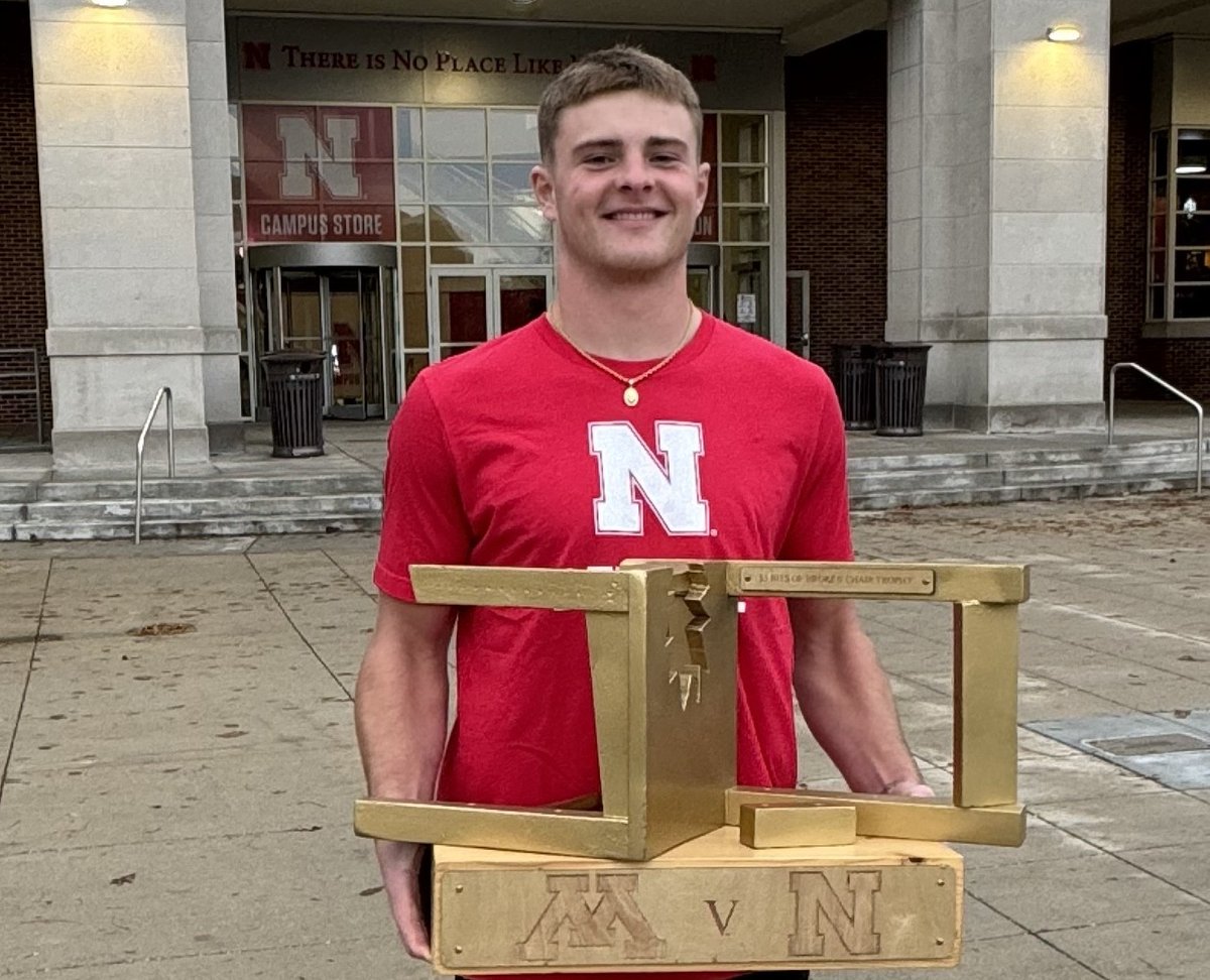 Caught up with Nebraska WR <a href="/Carter83854638/">Carter Nelson</a> while on campus at UNL! Thx, Carter, for a taking a minute with the <a href="/ChairTrophy/">$5 Bits of Broken Chair Trophy</a>! Next year this rivalry will be back to football when Nebraska &amp; Minnesota play again! Donate in support of the #huskers here: bit.ly/48rlDkP.