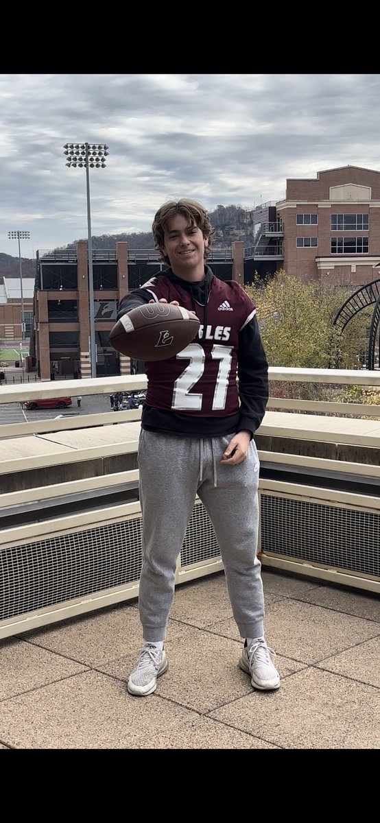 Had a great time at UW - La Crosse this weekend in their big win over UW - Whitewater! Loved the atmosphere and energy the coaches brought!!

#football #uncomitted #kohlskicking