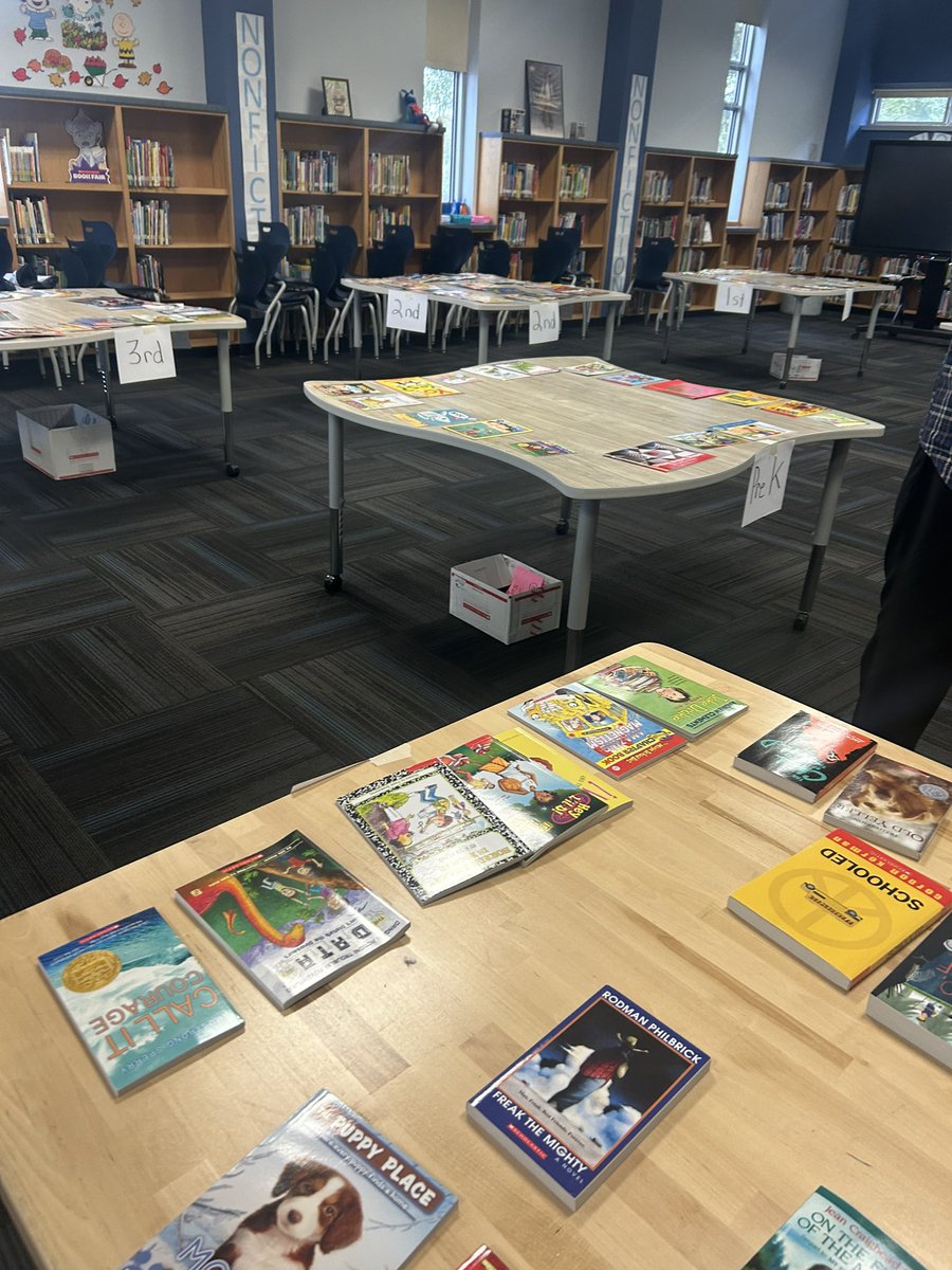 DHenderson DISD LMS Specialist (@dhlibrarystax) on Twitter photo Another successful Dallas Retired Teachers book giveaway at Bayles ES! <a href="/DISD_Libraries/">Dallas ISD Libraries</a> Another successful Dallas Retired Teachers book giveaway at Bayles ES! <a href="/DISD_Libraries/">Dallas ISD Libraries</a>