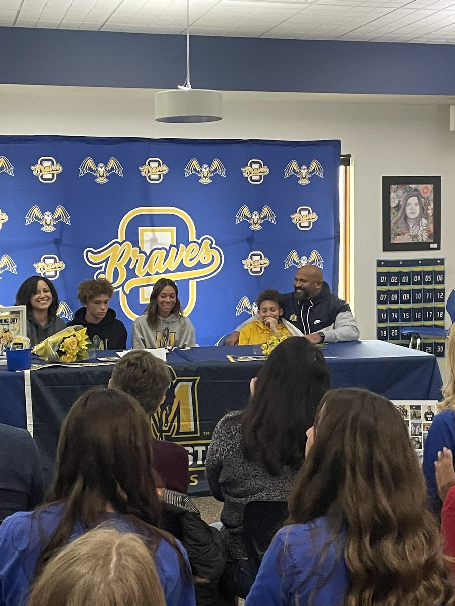 Congrats to Lasers Gray players officially signing letters of intent to play D1 softball. <a href="/BronwynnLeighty/">Bronwynn Leighty</a> to <a href="/MonmouthHawks/">Monmouth Hawks</a> and <a href="/Kai_2025/">Kai Cornelius 2025</a> to <a href="/RacersSoftball/">Murray State Softball</a>