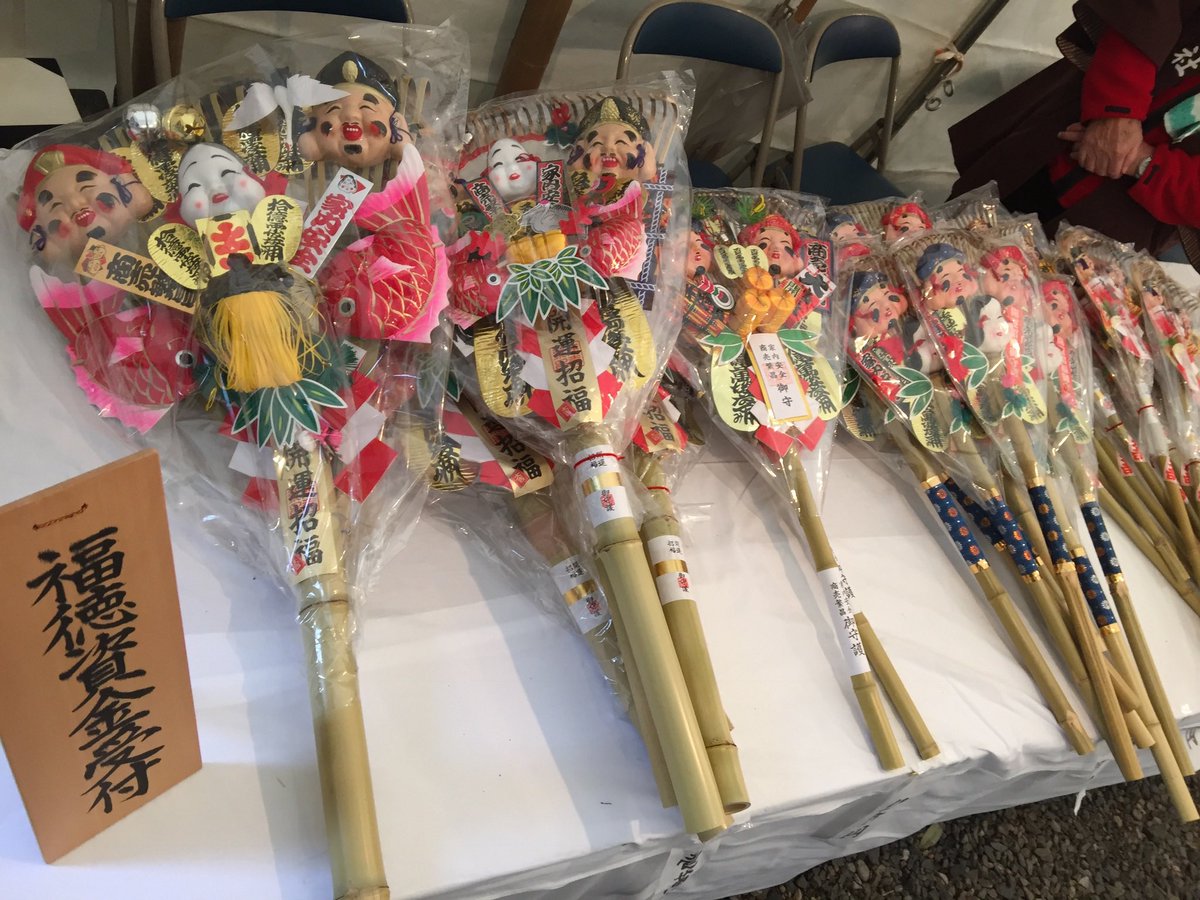 今週末 17日(日)は
#青梅大鳥神社 ⛩️
ことし最後の #二の酉 です

青梅の銘酒　#澤乃井 の酒粕使用
不老長寿　#甘酒　無料進呈‼️

ぜひ #開運熊手 をお求めください

参道では  #青梅宿アートフェスティバル「昭和のあそび」 同時開催

青梅駅から東へ五分
#住吉神社 ⛩️ 境内にて