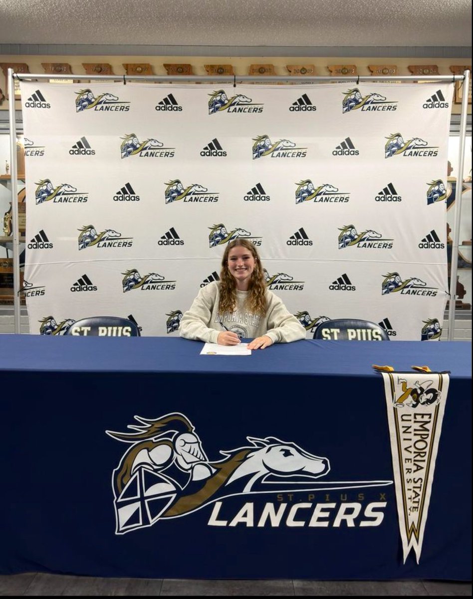MackenzieGudic's tweet photo. Signing Day!!!! Can’t wait for what happens next!! 🐝
#StingersUp
@ESU_WoSoccer https://t.co/qSQxbO1mau