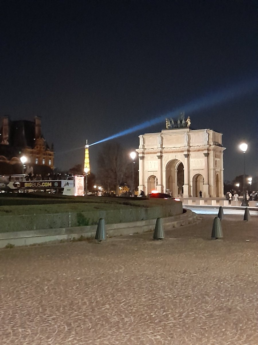 kpbooksnstuff's tweet photo. Visited #TheLouvre today, my absolute favourite place in #Paris #France
Additional pics in linked post of #WingedVictoryOfSamothrace (seen in #Netflix's The Diplomat 😉)
#VenusDeMilo
#MonaLisa
... and the stunning #ApolloGallery! 😍 https://t.co/or4hYtzYsG
