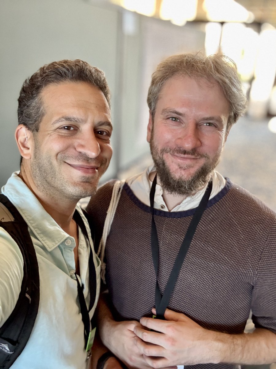 Uri Manor 💔 (@manorlaboratory) on Twitter photo Today I got to meet and chat with one of my heroes - <a href="/haesleinhuepf/">Robert Haase</a>! He exemplifies what open source software can and should do for bioimaging research and education. It is fitting that I met him at the <a href="/cziscience/">CZI Science</a> conference, given CZI is the leader in supporting such efforts 🙌 Today I got to meet and chat with one of my heroes - <a href="/haesleinhuepf/">Robert Haase</a>! He exemplifies what open source software can and should do for bioimaging research and education. It is fitting that I met him at the <a href="/cziscience/">CZI Science</a> conference, given CZI is the leader in supporting such efforts 🙌