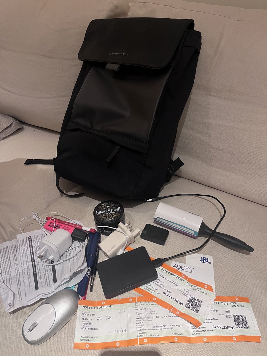 KirstieMAllsopp's tweet image. Is this the contents of your rucksack? Did you get it nicked in Notting Hill this evening? We’ve found it. Please RT 🙏