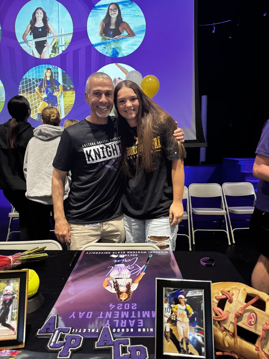 Rachel_Cain2025's tweet image. Officially official ✍️ 💛🖤
#GriffUp #srcommit 
@Coach_NThompson @GriffonSoftball @hotshotscarroll 
@azhotshotsorg 
@gatorjack72 @Sports_Recruits @ACPAthletics 
@SoftballAcp 
@CUSDAthletics