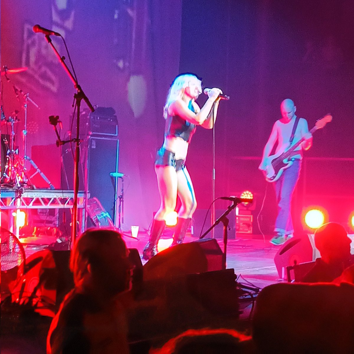 Hey Amyl!

Brilliant tonight.

I'm far too drunk to make any further comment.

#amylandTheSniffers