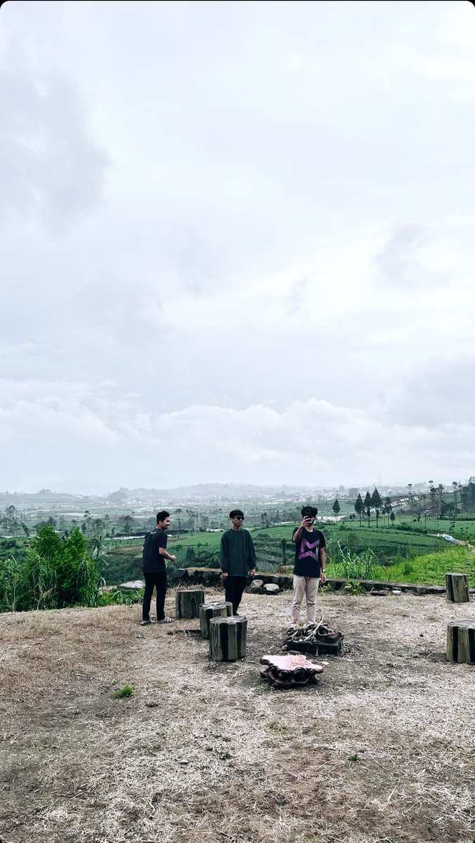 mriskifebrian's tweet photo. @sunnyblush nambahinn, Jolotundo emg sebagus itu, villanya sendirian jadi kaya private villa, dulu kesana pas musim hujan, dinginnya nusuk ke hati, klo mlm ada citylight tipis2, kgn pgn kesana lgi🫵🏻 https://t.co/ZvHxaTYtLl