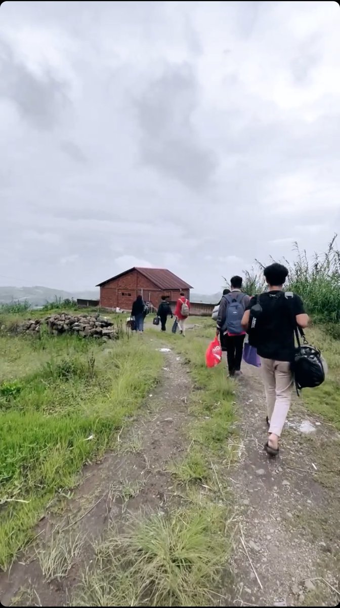 mriskifebrian's tweet photo. @sunnyblush nambahinn, Jolotundo emg sebagus itu, villanya sendirian jadi kaya private villa, dulu kesana pas musim hujan, dinginnya nusuk ke hati, klo mlm ada citylight tipis2, kgn pgn kesana lgi🫵🏻 https://t.co/ZvHxaTYtLl