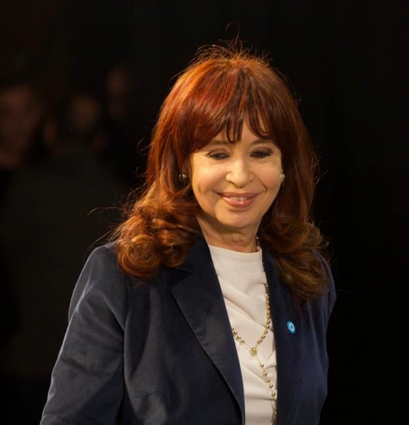 CONFIRMAN LA CONDENA A CFK A SEIS AÑOS DE PRISIÓN E INHABILITACIÓN PERPETUA A CARGOS PÚBLICOS
barilochedigital.com/confirman-la-c…