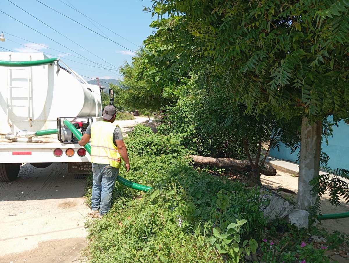 🚂#ARRIAGA
El agua es un derecho humano, un bien común y un elemento fundamental para la vida y el desarrollo
👉👉👉  goo.su/FB8BWW9