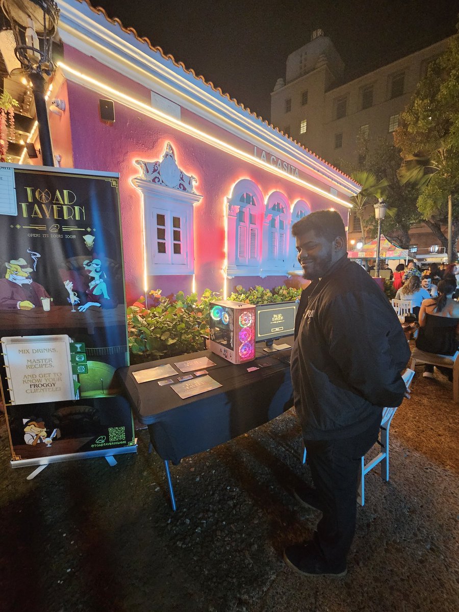 ToadTavernGame's tweet image. we out here in Plaza Darsena at Bori Night !! come check our game if ur cool:p