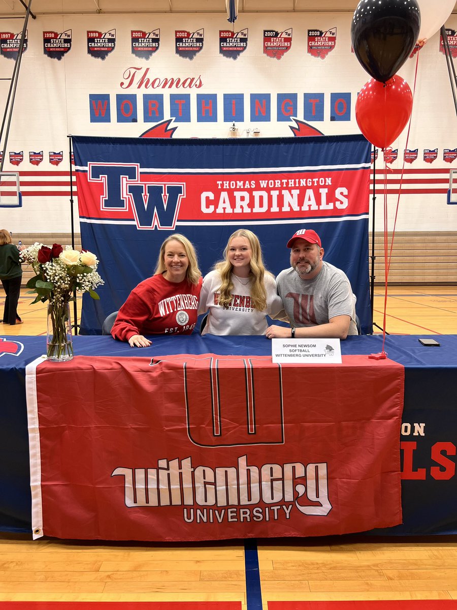sophnewsom's tweet photo. It’s official! Tiger up❤️‍🔥🐅
Thank you to all those who organized this event! @TWHSAthletics @LadyCardsSball @CoachDWittSB @Ash_Goodwin24 https://t.co/4TCiX6ohzI