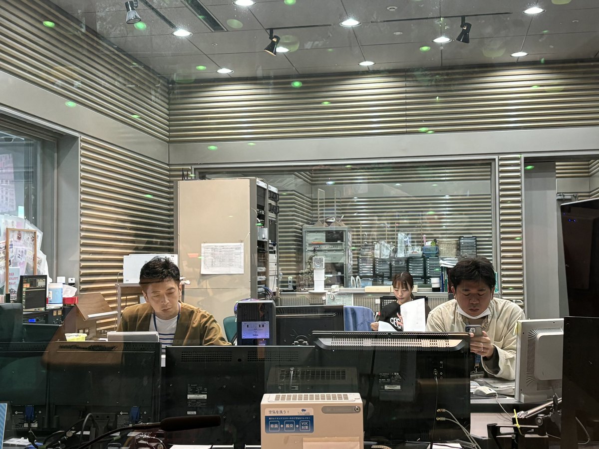 今日も、この後、トイ３始まります♬是非、ラジオ📻#ラジコ で聴いて下さい🍀
今日もスタッフとリスナーの皆さんと4時間過ごしま〰︎す😃プレゼントもあります🎁メッセージお待ちしていますね🙇‍♀️

#RKBラジオ #toi3 #山口たかし #ムビチケ