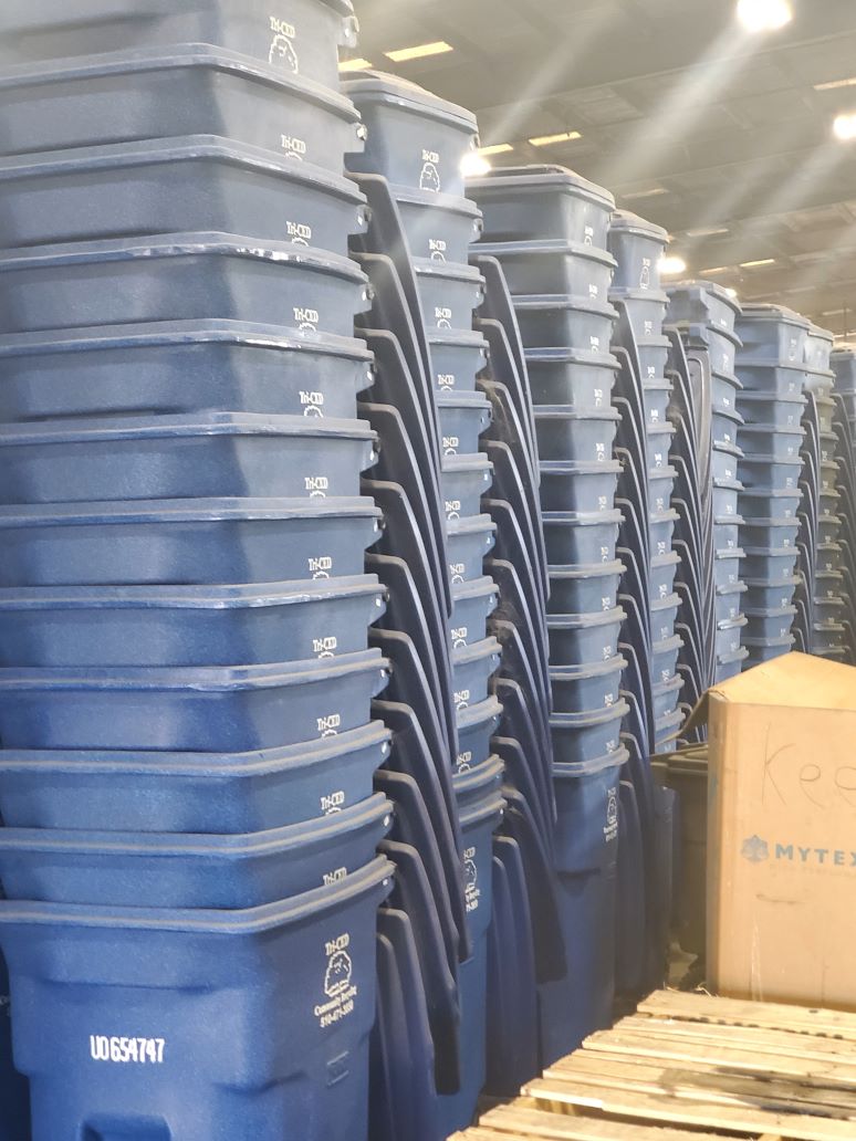 CalTreasurer's tweet photo. Did you know that 1 job is created for every 1,000 tons of materials recycled? @EPA recycling impact data found: 681,000 jobs, $37.8B in wages, $5.5 billion in tax revenue generated! ♻👷🏽‍♀️💰 #CPCFA helps CA meet environmental goals. https://t.co/z32KH7cHEN #AmericaRecyclesDay https://t.co/VwtdCzIHHw