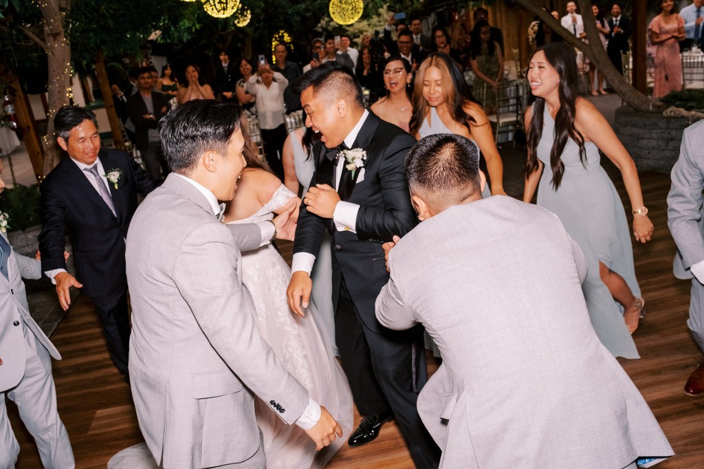 MaximumMusicDJ's tweet photo. Vy &amp; John-Michael’s wedding was truly one for the books! From the moment they stepped onto the dance floor, every song, every beat, and every glance told a story of their love. 🎶💕 

#VyAndJohnMichael #WeddingMagic #MaximumMusicDJ #TorontoWeddings #LoveAndMusic https://t.co/xPpEKoTPMt