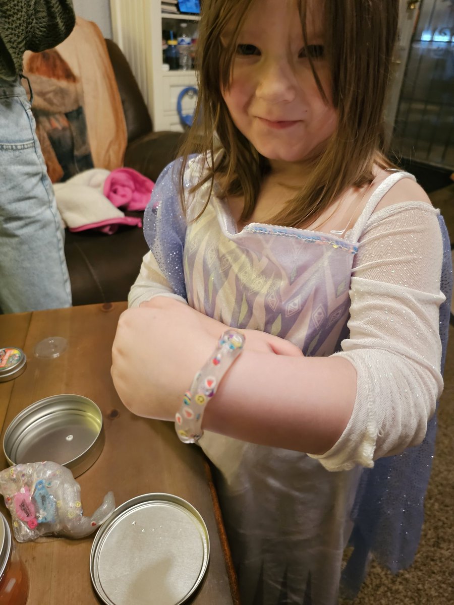 mle26w's tweet photo. I had a blast hosting a #crazyaaronsverymerryparty thanks to #tryazon Everyone enjoyed getting to expirence all their other amazing products! From the famous Thinking Putty, Slime Charmer's, and Land of Dough everyone of all ages found something they couldn't resist playing with! https://t.co/qJpYexcFn0