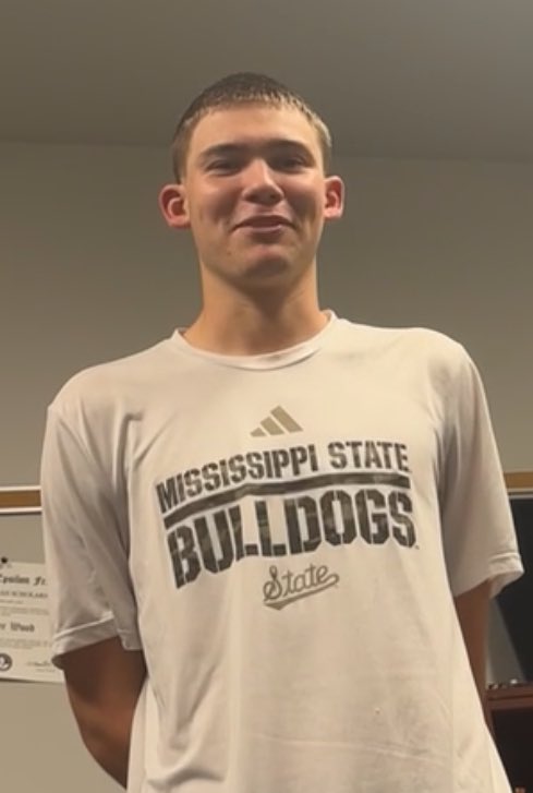 rick_seabolt4's tweet photo. Average Mississippi State student https://t.co/GDeP8iFS7o