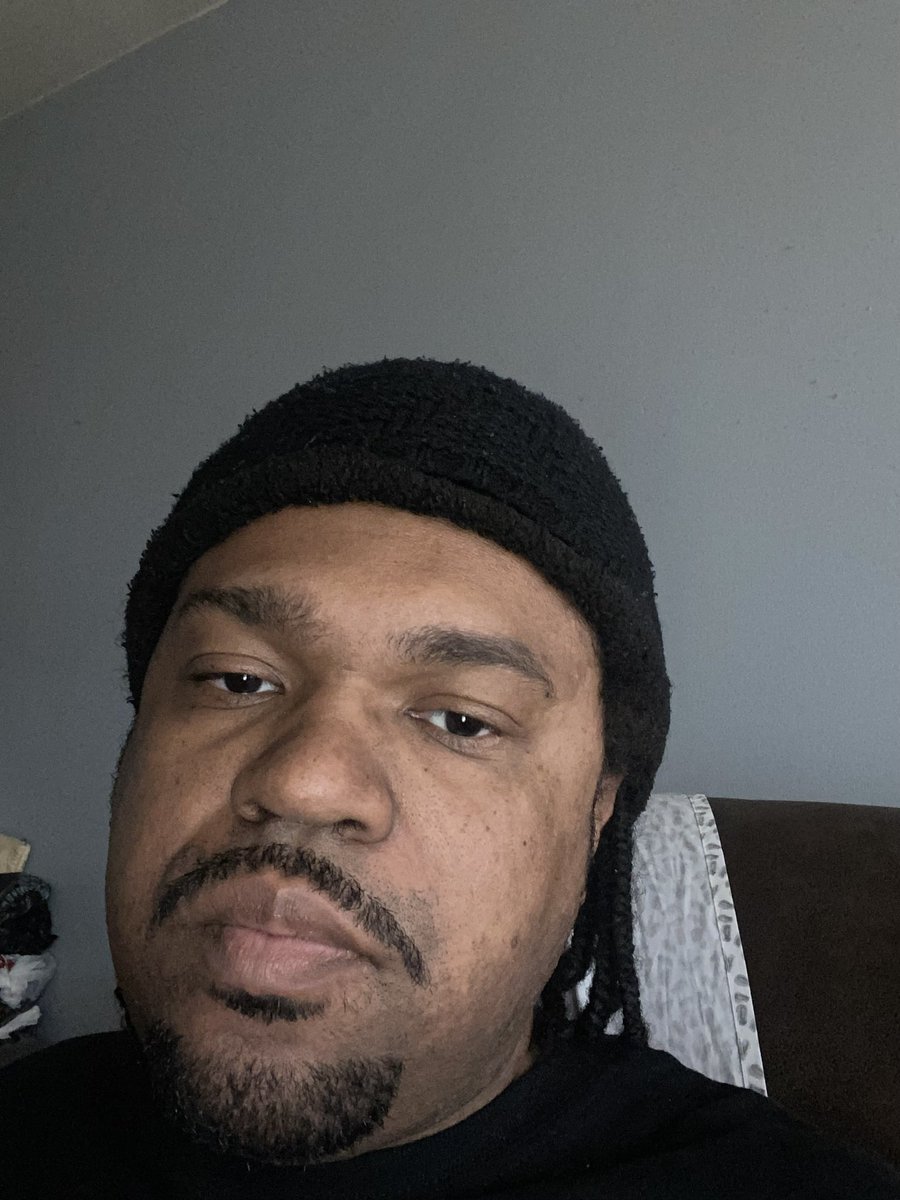 Chilling in the crib 🏡