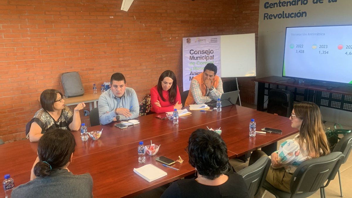 MetepecAmbiente's tweet photo. Agradecemos la participación de los integrantes del Consejo Municipal de Control y Bienestar Animal.
Nuestro reconocimiento al protectorado animal del municipio por los trabajos y voluntad permanente de la búsqueda de un Metepec mejor.
#CiudadanosGobernando
#MetepetFriendly https://t.co/4H8N68dkGX