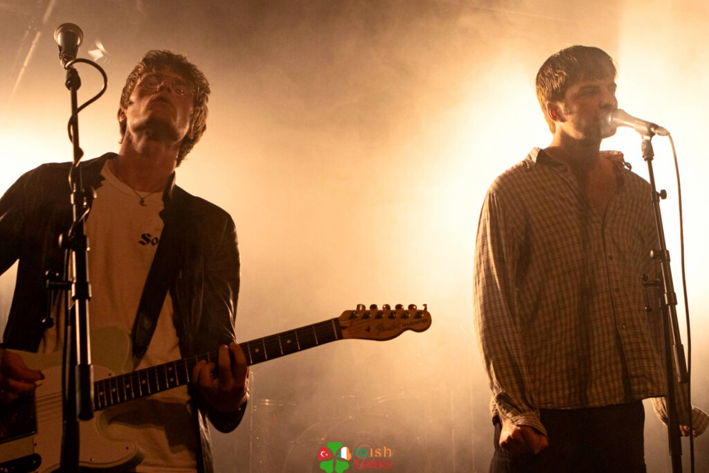 İrlandalı müzik grubu Fontaines D.C. Türkiye konserini iptal etti. Gerekçe, konser mekanı Zorlu PSM sahibi Zorlu Holding Vestel'in İsrail'e elektrik enerjisi sağlaması.