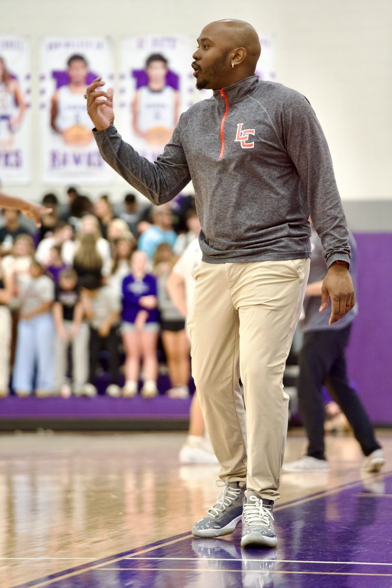 coachjefe3's tweet photo. Year 2 ‼️  👹 @lchsmensbball https://t.co/oz97NetYj9
