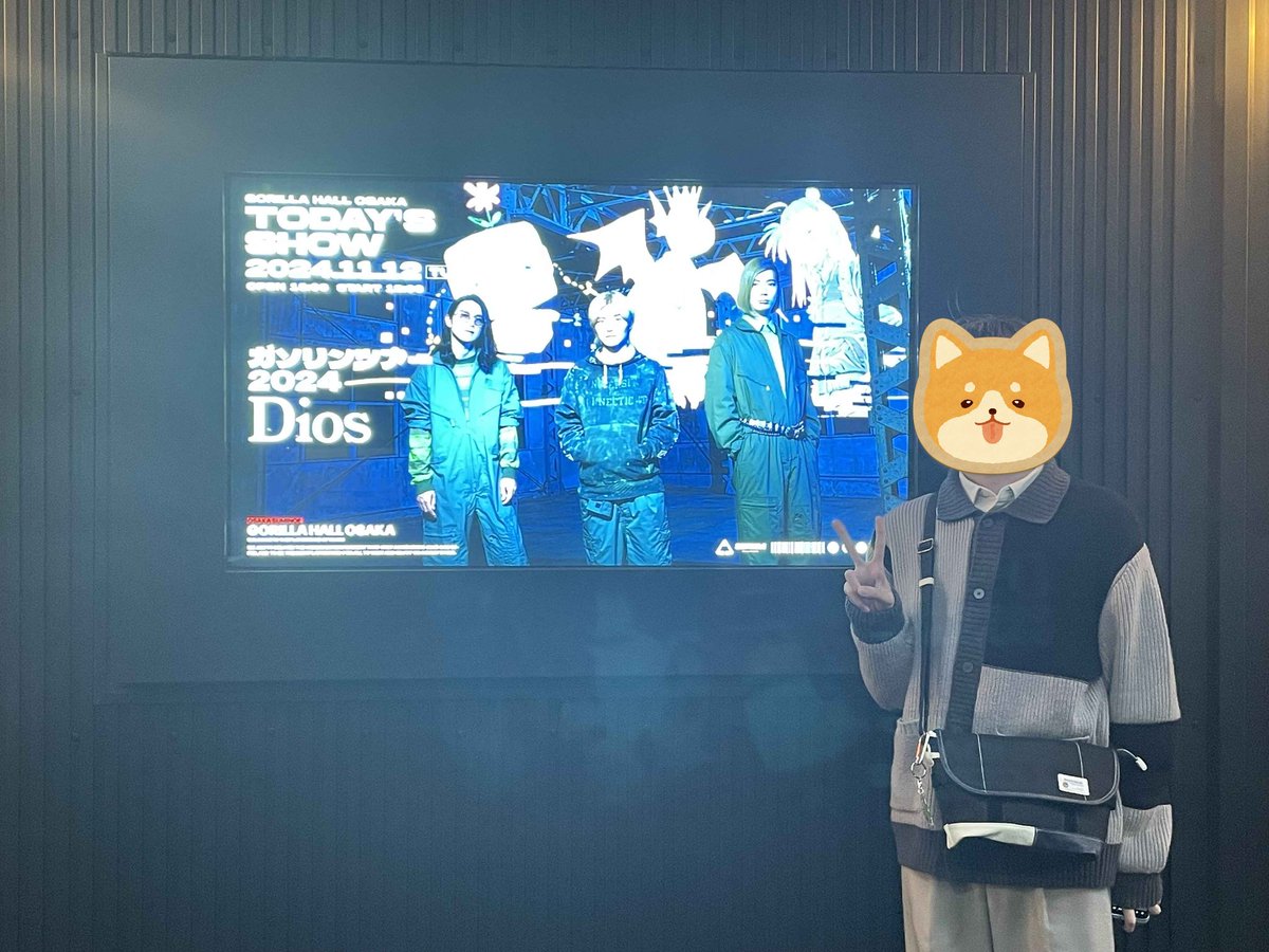 Imh_312's tweet photo. 一昨日ライブ行ってきたけどこの時の服かわいくて好きな話
もちライブも最高だった https://t.co/R5U9D0W4JN