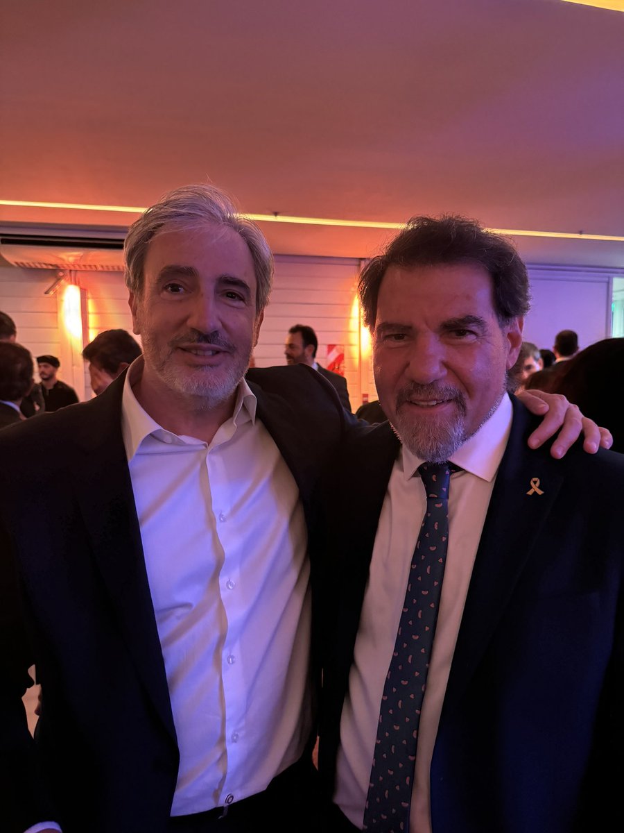 DarioEpstein's tweet photo. Analizando con mi querido amigo @ClaudioZucho como financiar nuevos proyectos!
Hay equipo!!!!
🇦🇷🇦🇷🇦🇷 https://t.co/f03Z0asRqN