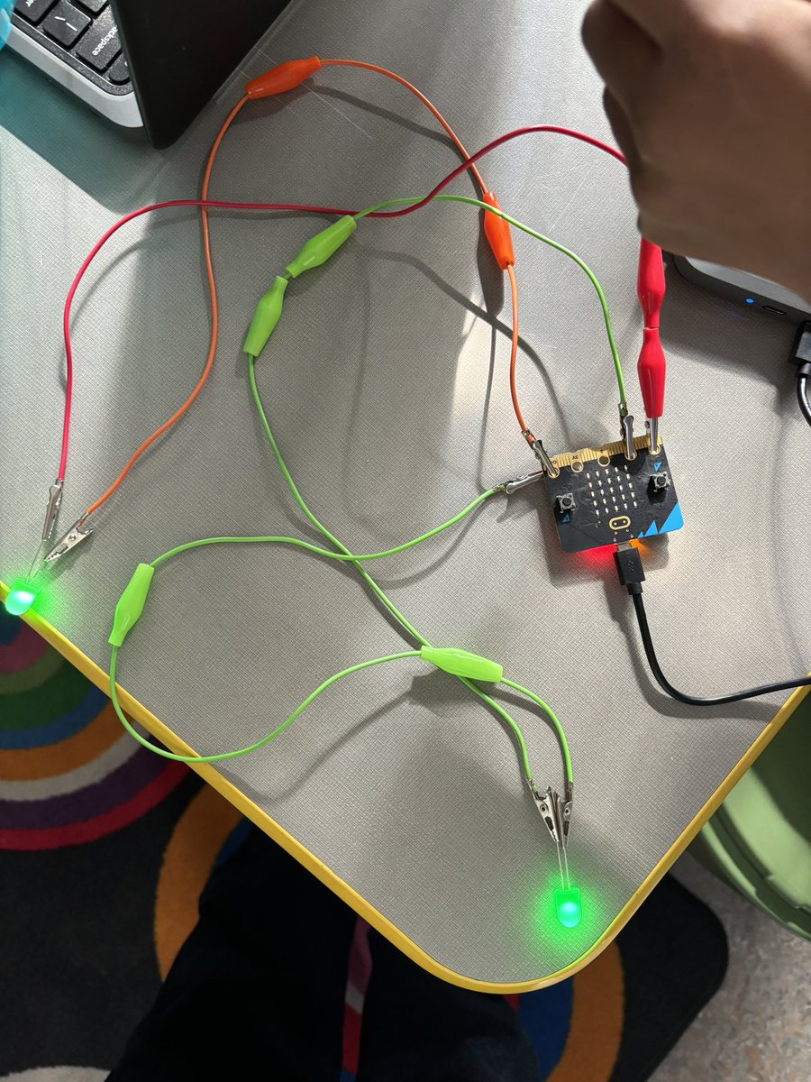 mschoenberger's tweet image. #fourthgrade Ss use the @microbit_edu pins to attach Leds! They started with one light and then switched to adding two and programming them to turn on and off. #STEM #Circuits #Engineering #electrical #coding #computerscience @MH_AllenSchool