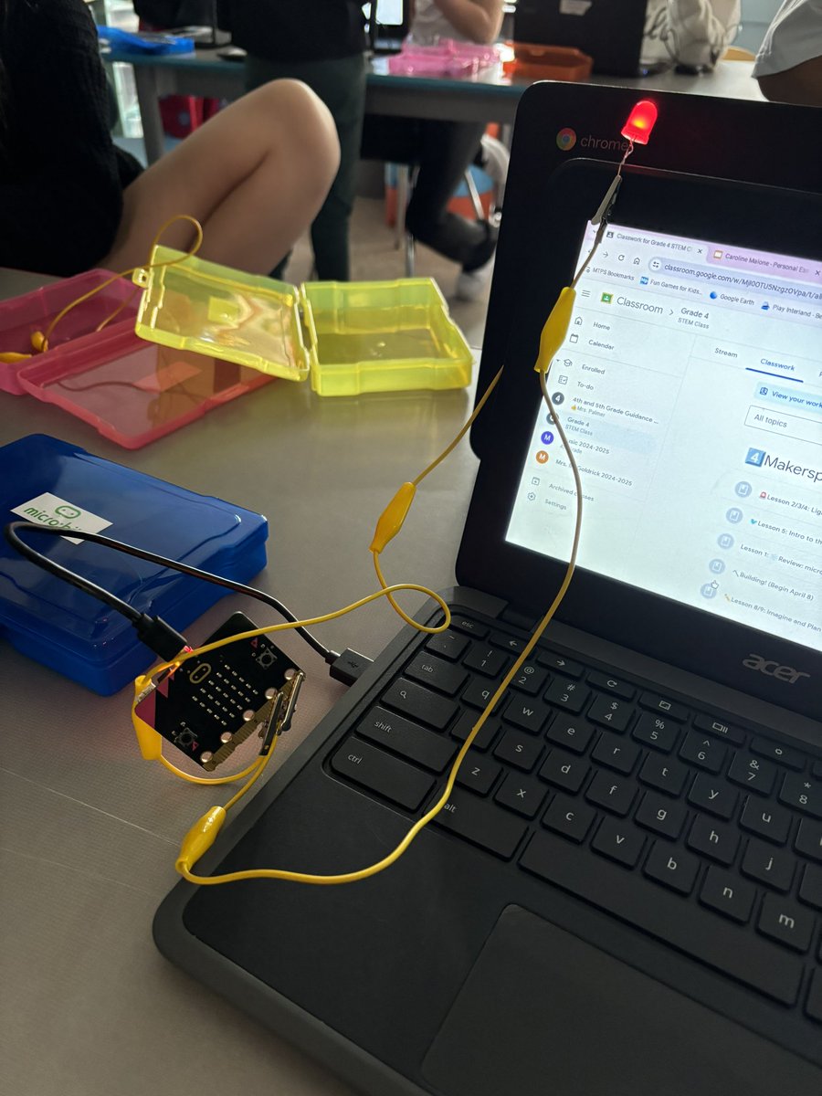 mschoenberger's tweet image. #fourthgrade Ss use the @microbit_edu pins to attach Leds! They started with one light and then switched to adding two and programming them to turn on and off. #STEM #Circuits #Engineering #electrical #coding #computerscience @MH_AllenSchool