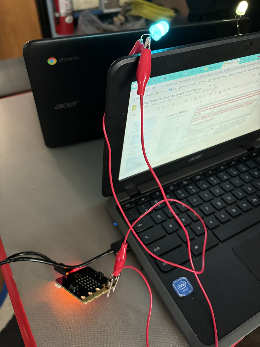 mschoenberger's tweet image. #fourthgrade Ss use the @microbit_edu pins to attach Leds! They started with one light and then switched to adding two and programming them to turn on and off. #STEM #Circuits #Engineering #electrical #coding #computerscience @MH_AllenSchool