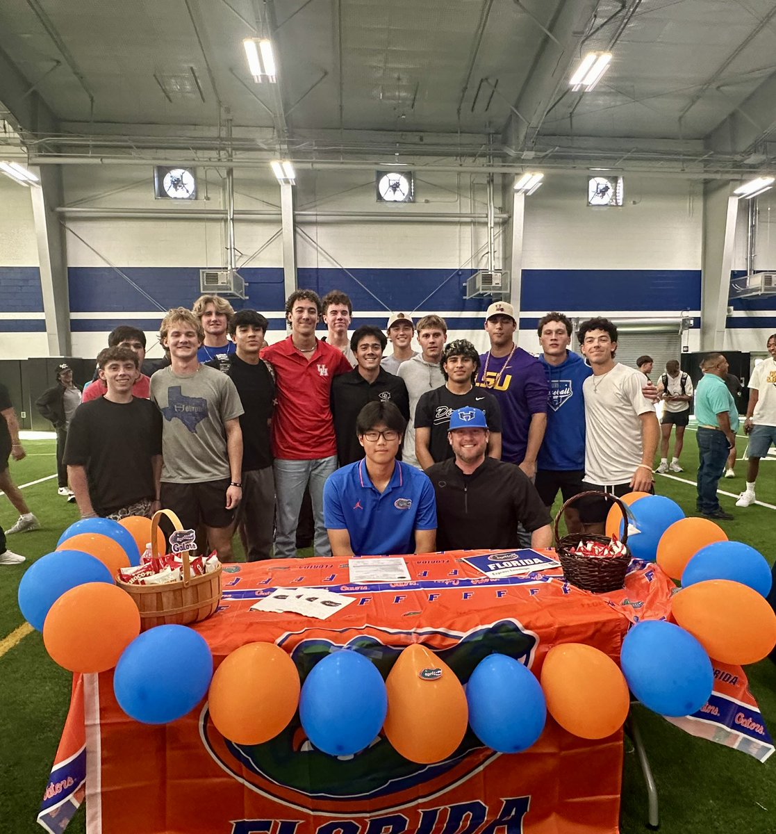Officially Signed #GoGators 
<a href="/GatorsBB/">Florida Gators Baseball</a>