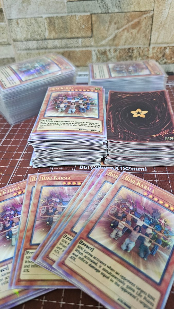 Will bring some of these mamaya sa pila. Pati yung mga natitirang JolliBINI at GFest magnet dito sa bahay. Very limited lang yung sa BINI Karma card, will give them to those na pupunta talaga sa GBV. Timbugin nyo nalang ako lol