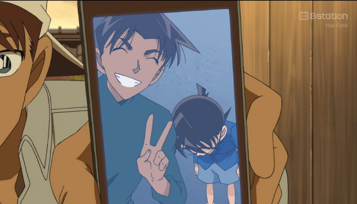 anfess_'s tweet photo. -anf lagi nonton conan terus liat scene ini jadi keinget scene oikawa yang ini😭 MEREKA NIH JAHIL BGT PLIS???😭😭😭 https://t.co/gw0Jdv1BNz