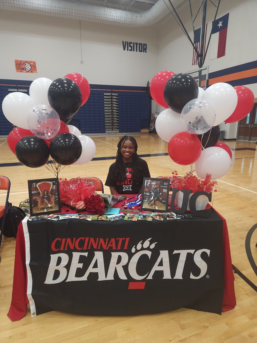 Congrats to pole vaulter Tierra Cullivan for signing with the University of Cincinnati!