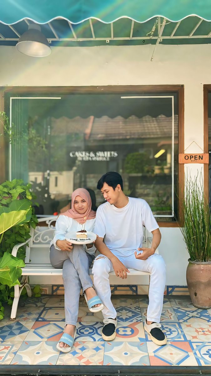 ahhh sama manusia favorit, kesayangan, kecintaannya aku lagi.