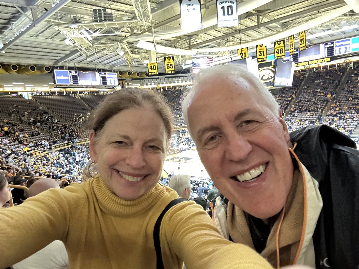 HawkeyeLonghorn's tweet photo. #FightforIowa.  Love ya Hawks!💛🖤💛🖤 https://t.co/f4IwKPBBug