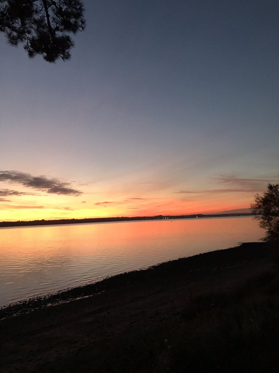 PennyBudd1's tweet photo. Amazing sunset tonight over Southampton water #sunset #autumn #southampton #hampshire https://t.co/uZdhdnTaAk