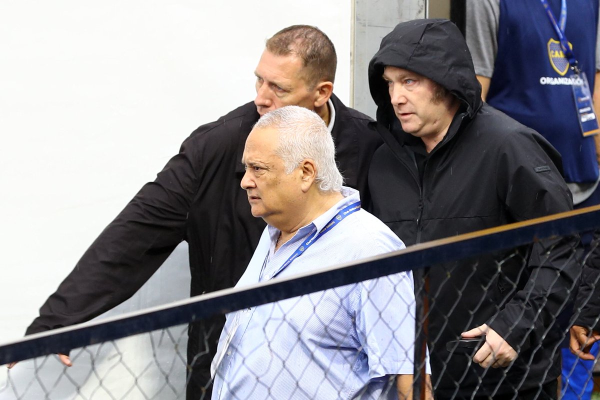 Javier Milei volvió a apuntar contra Riquelme Milei fue a votar a La Bombonera.