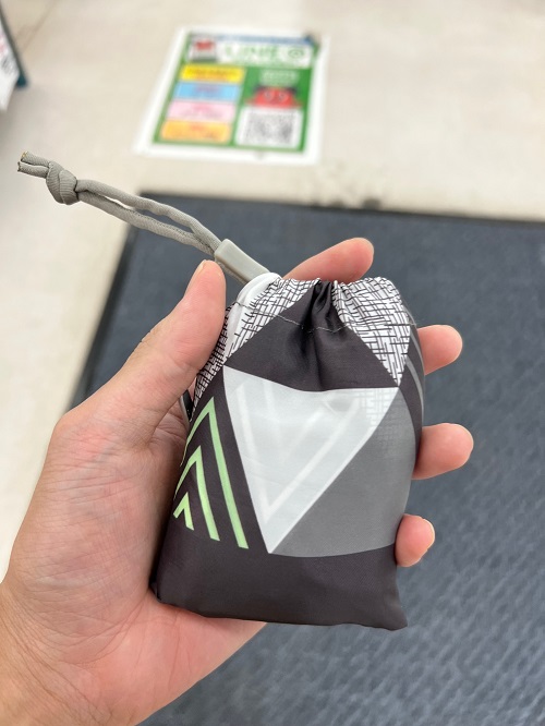 aandf_corp's tweet photo. Chicobag(チコバッグ)チコバッグ ヴィータ プリントをただのエコバッグと侮るなかれ、ちなみにこのサイズで2人分の食材でも余裕で入りました。恐ろしい潜在能力の持ち主です。【名古屋ファッションワン店】 https://t.co/lnPMmOLP8O
#チコバッグ #chicobag https://t.co/XAlxM0vzDS