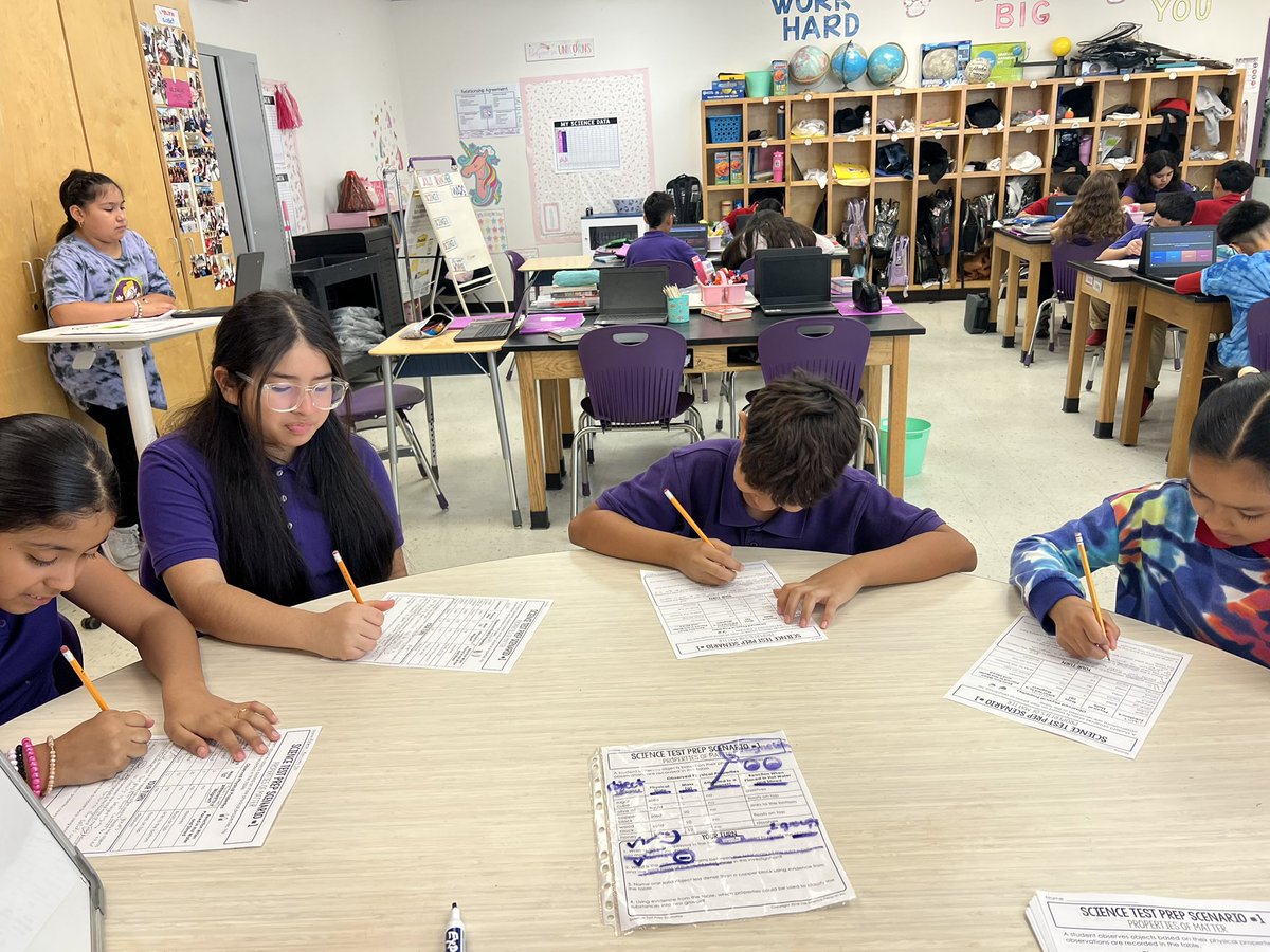 Science_Duran's tweet photo. Science small group 🧪👩🏻‍🔬#dallasisd #dallasschools @dallasschools @DallasisdSTEM @disdstemscience @WinnetkaDISD https://t.co/5NPwsLpwQR