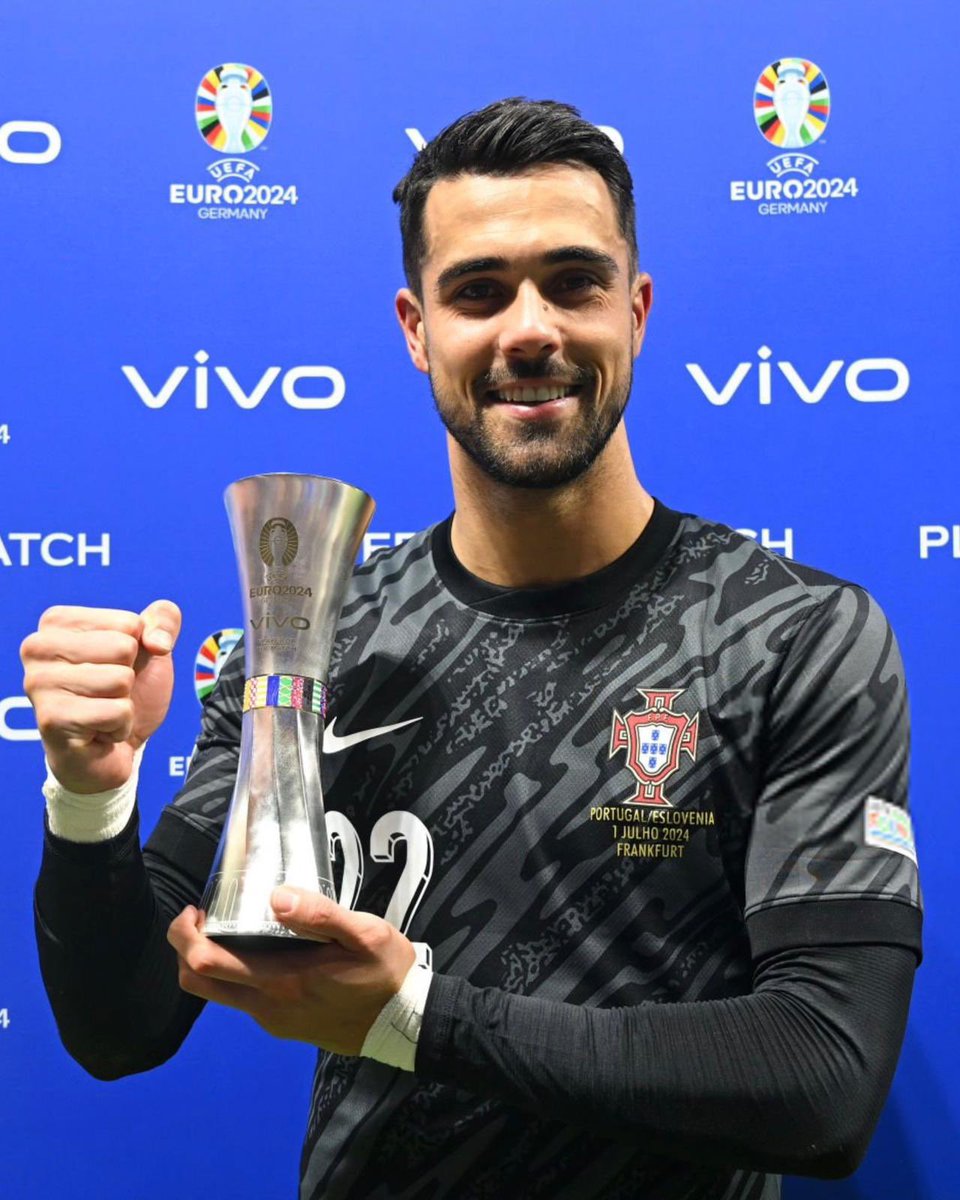 Fabrizio Romano (@fabrizioromano) on Twitter photo 🔵🔴❌ Barça director Deco: “We are not negotiating for Diogo Costa as new goalkeeper”.
“I wish him to win titles at Porto”, Deco
tells <a href="/mundodeportivo/">Mundo Deportivo</a>. 🔵🔴❌ Barça director Deco: “We are not negotiating for Diogo Costa as new goalkeeper”.
“I wish him to win titles at Porto”, Deco
tells <a href="/mundodeportivo/">Mundo Deportivo</a>.