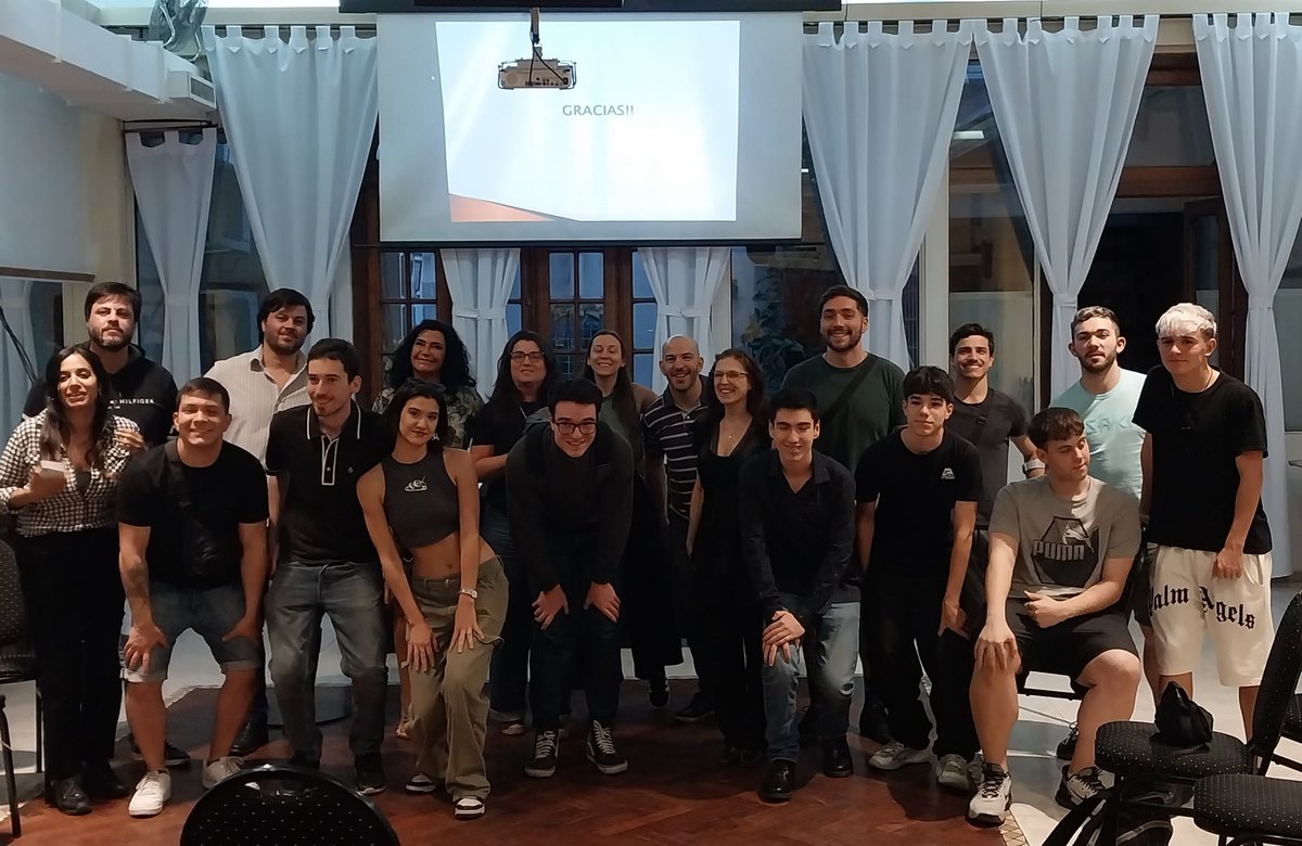Taller de orientación vocacional en la comuna 2 🇵🇱
Seguimos construyendo radicalismo 💪
<a href="/ateneorecoleta/">Ateneo de la Recoleta Elvira Rawson</a> <a href="/ComiteRAlfonsin/">Comité Raúl Alfonsín</a> <a href="/ElSaguier/">Comité Saguier</a> <a href="/UCRComuna2/">UCR Comuna2</a> <a href="/radicalesxarg/">Radicales x Argentina</a> <a href="/UCRCapital/">UCR CABA</a>