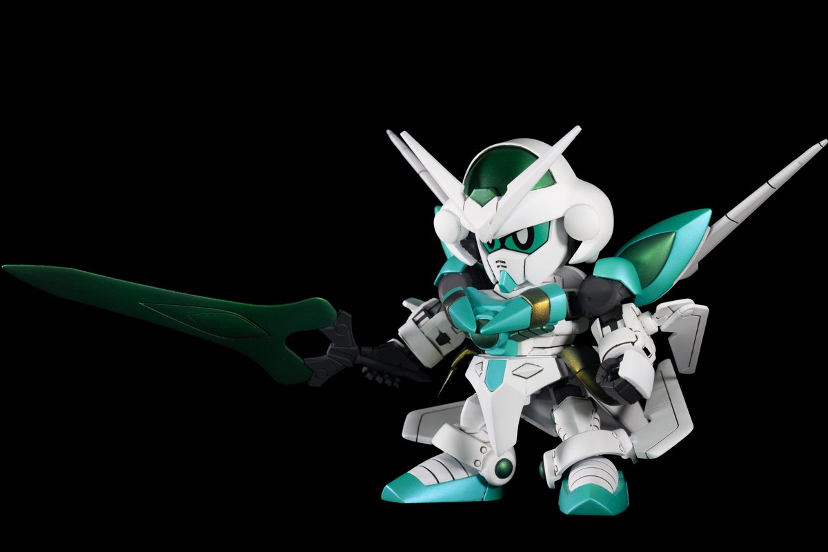 RX12_29's tweet photo. ＃SDビルドユニバース
─────
『剣士・騎士・聖騎士Gポータント』
(モチーフ:G-ポータント)

「弱いヤツと戦っても張り合いがない。」

強い者と戦うために旅をする剣士。
戦闘狂と言うよりも向上心が高め。
バタフライエフェクトにより騎士の力を得て、更なる修行で聖騎士の称号を勝ち取った。
▼ https://t.co/HNioRIlR5G