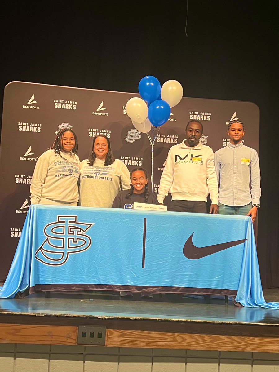 St. James Sharks Women’s Soccer ⚽️🦈 tweet media