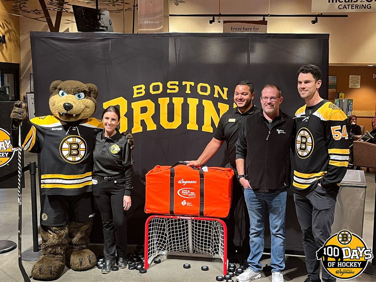 NHLBruins's tweet photo. Scoring goals at Wegmans 🏒

Yesterday, the Medford Wegmans hosted an in-store shootout with Bruins Alumni, Adam McQuaid and Blades. They also donated CPR kits to Medford Recreation and the Somerville Youth Hockey Association.

#WegmansWednesday | @Wegmans https://t.co/ffpOLcJa0w