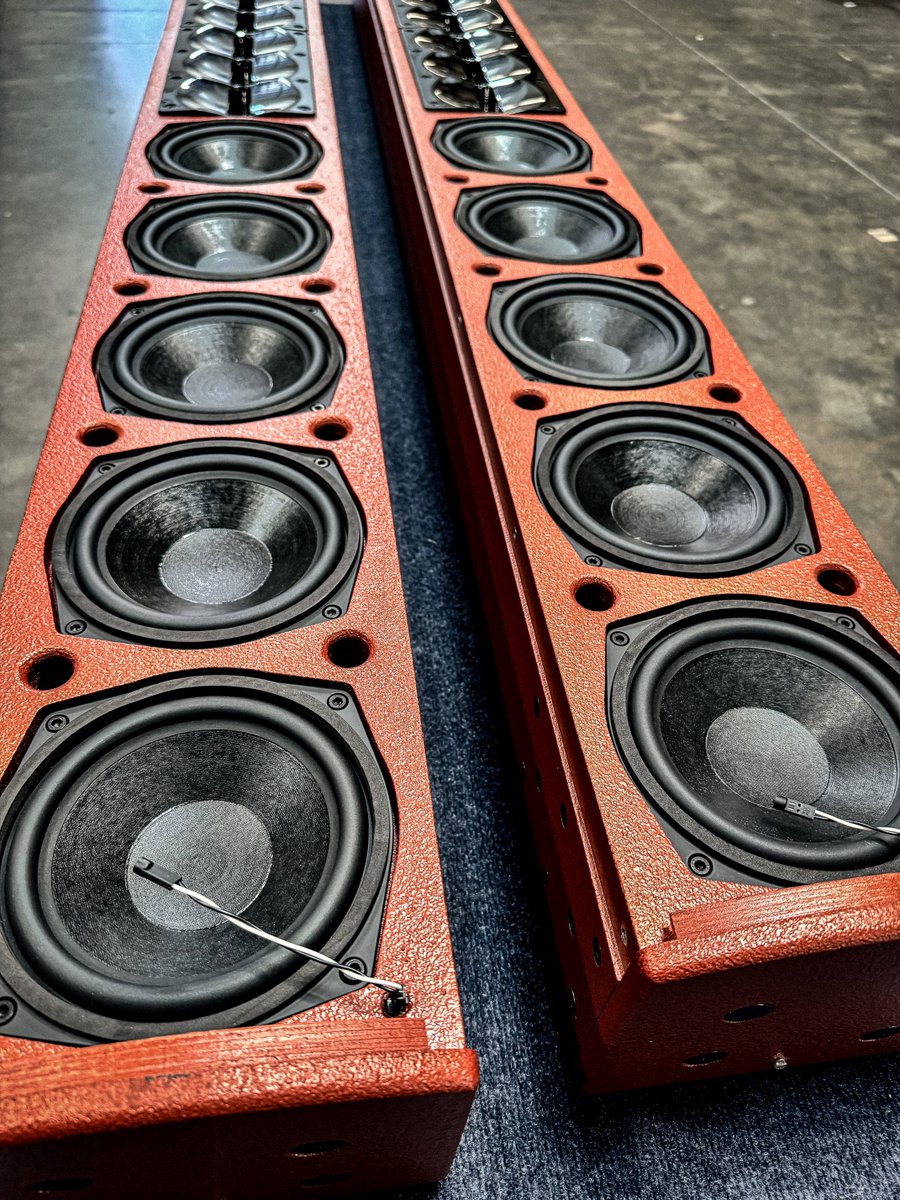 RenkusHeinz's tweet photo. We’re excited to show off this custom red IC Live Gen5 loudspeaker for #WarehouseWednesday. Perfect for high-impact venues, it combines advanced beam-steering with sleek, customizable design and is ready to make a statement!
#RenkusHeinz #TheSoundSolution #proaudio #loudspeakers https://t.co/Wky9gbacW5