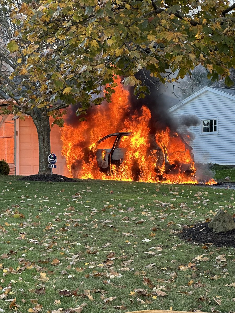 BushnellBasinFD's tweet image. BBFD responded to a car fire near a home. Upon arrival 312 found a car engulfed in flames in front of the garage. The fire was quickly extinguished before causing significant damage. There were no injuries, and the home was spared from major loss.