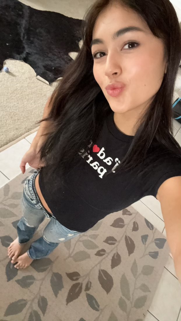 KylinMilan's tweet photo. Do you wear shoes in your house? 🏠 ➡️https://t.co/sKBpimSPv0⬅️ https://t.co/grDKQHKh3w